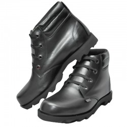 Bota en cuero, color negro, sencilla, producto nacional.