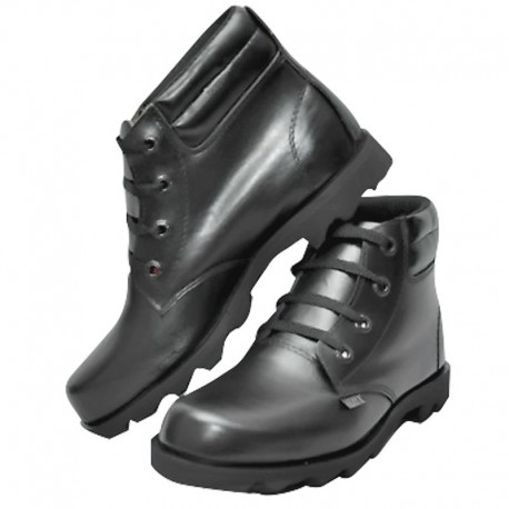 Bota en cuero, color negro, sencilla, producto nacional.